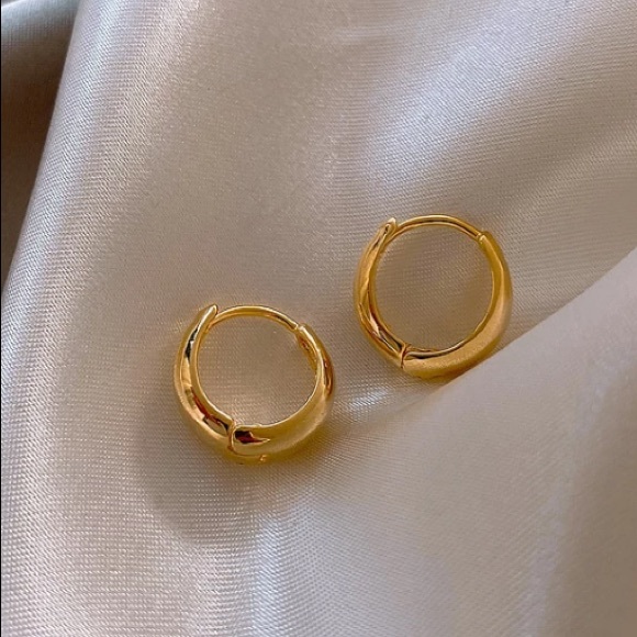Jewelry - 💛18K gold chunky hoop earrings